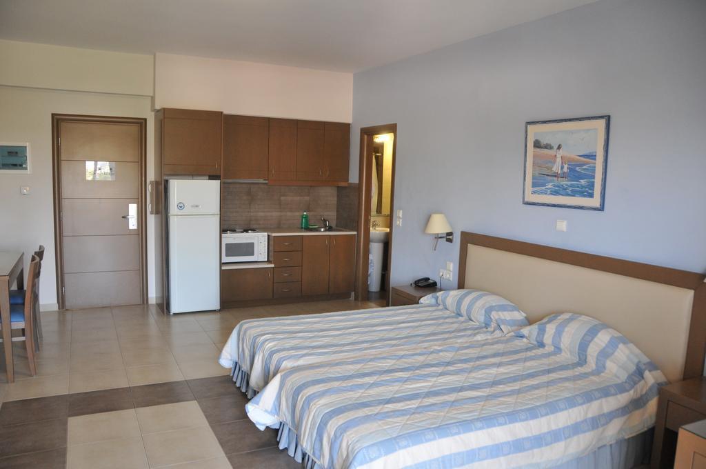 Philoxenia Hotel Calcide Esterno foto